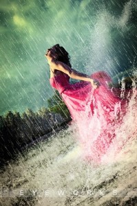 bailando bajo la lluvia