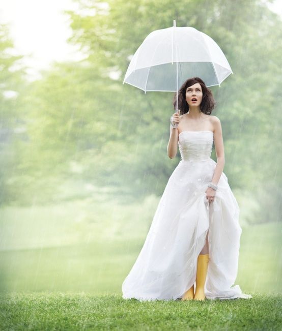 novia con paraguas transparente